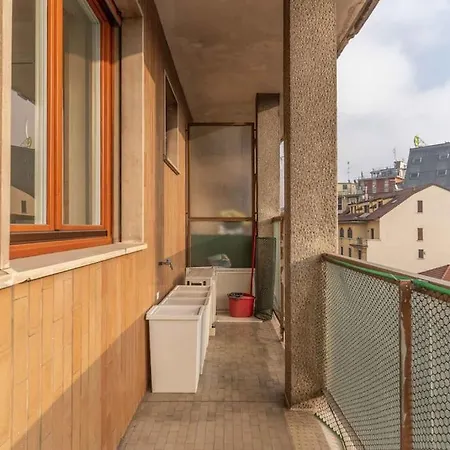 Yellow Flat * Milánó